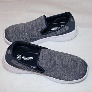 Women's slip on athletic shoes, Size 9